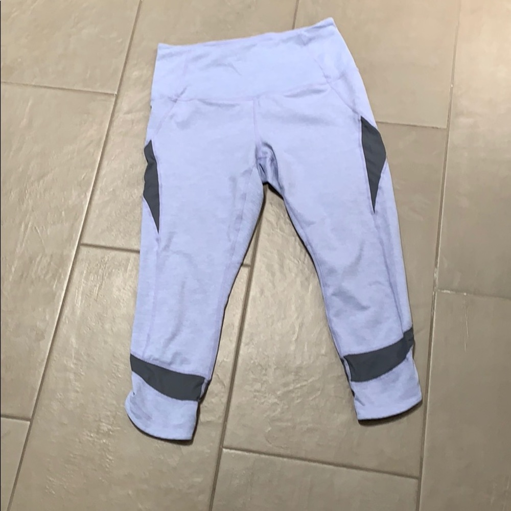 Zella violet cropped leggings in size medium